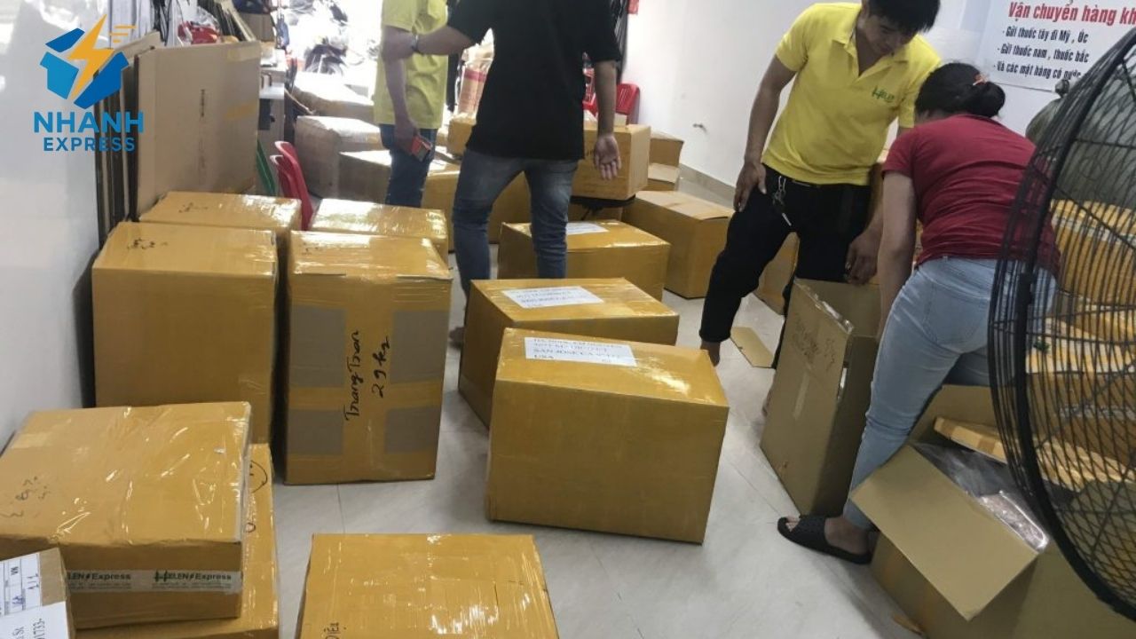 Cách gói hàng mỹ phẩm gửi bưu điện