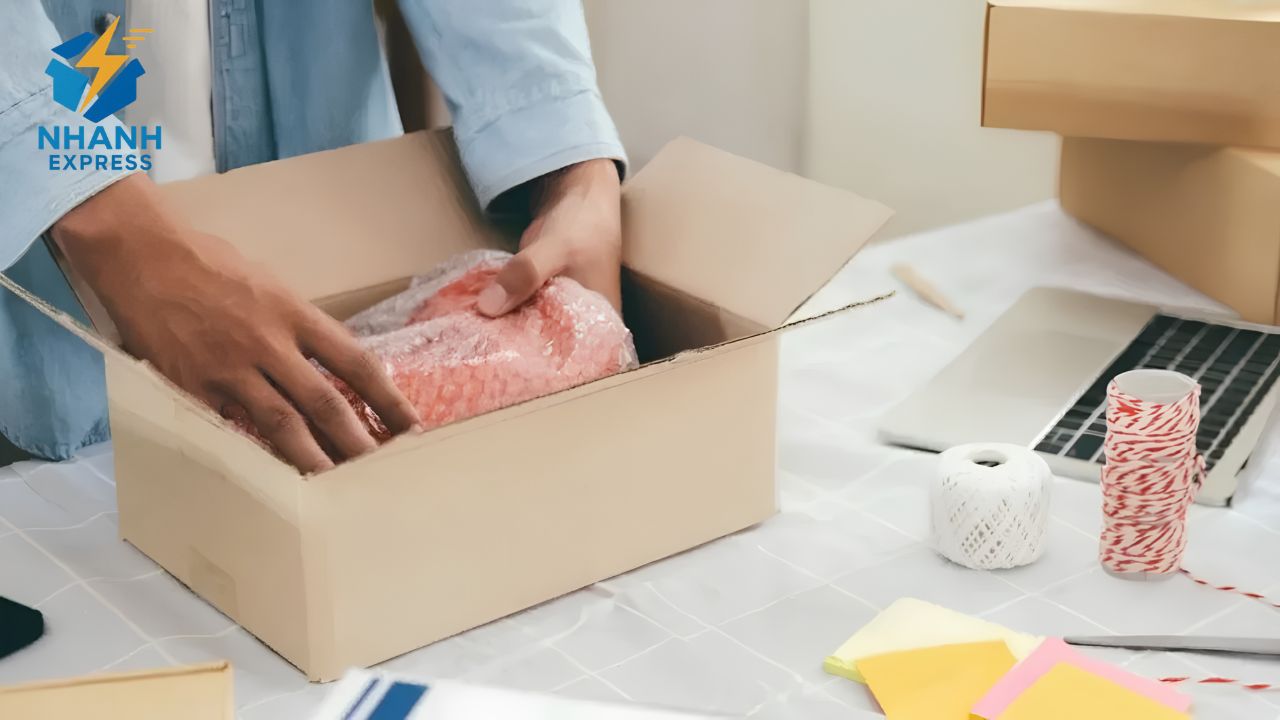 Cách gói hàng mỹ phẩm gửi bưu điện